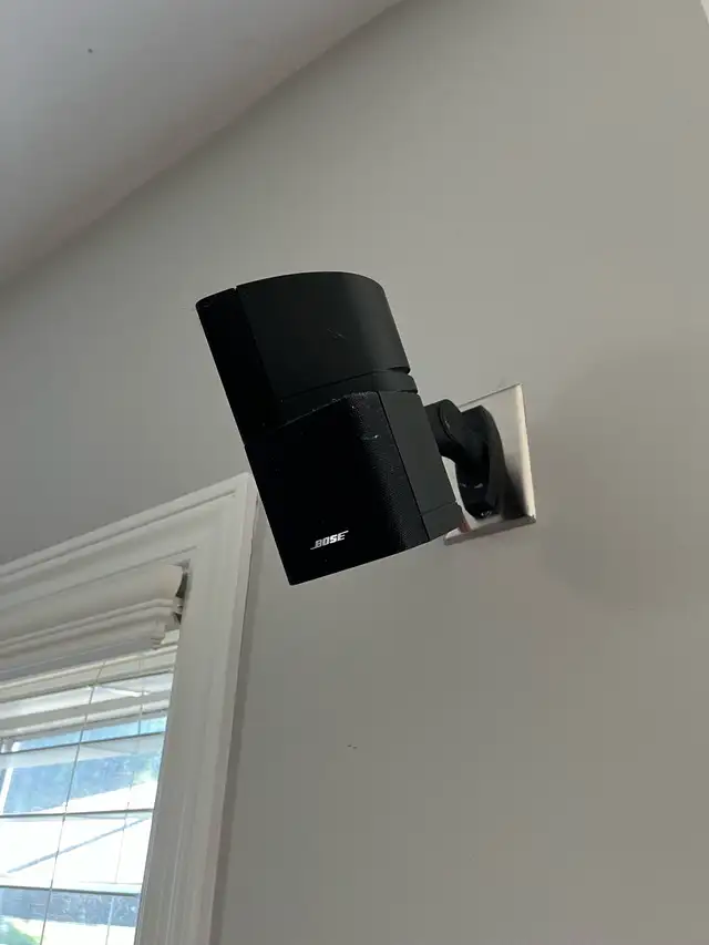 Bose home theatre system with subwoofer in Stereo Systems & Home Theatre in Kingston - Image 7