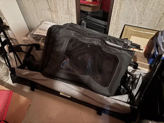 Jeep Wrangler Soft Top in Other Parts & Accessories in Oakville / Halton Region - Image 2