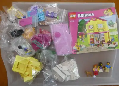 Lego juniors 10686 maison avec figurines, View more