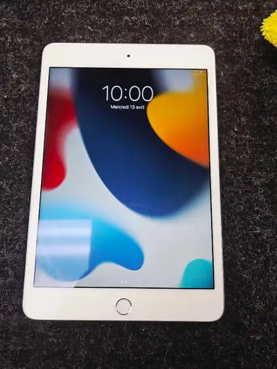 Apple iPad Mini 4, View more