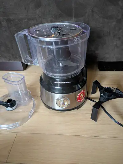 Life's a beach when you process food with this food processor. Works great, just don't have the spac...