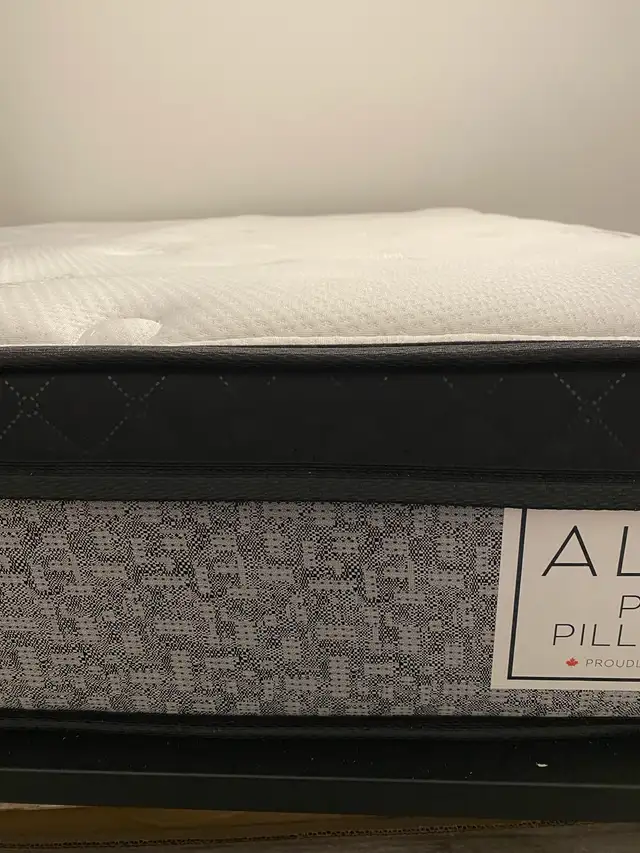 Queen Mattress Medium Firm with 3-inch quilted topper in Beds & Mattresses in Oshawa / Durham Region - Image 6