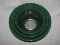 Set of 3 Pyrex Glass Mixing Bowls - Green, Clear