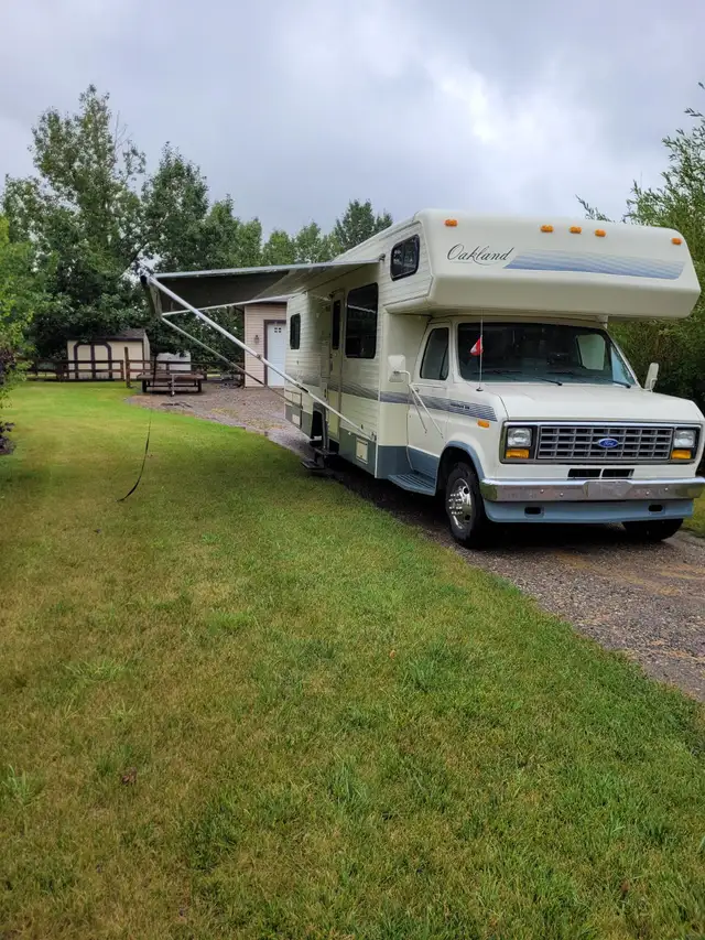 ---- SOLD ---- 30' C Class Oakland Ford E-350 motorhome in RVs & Motorhomes in Calgary - Image 2