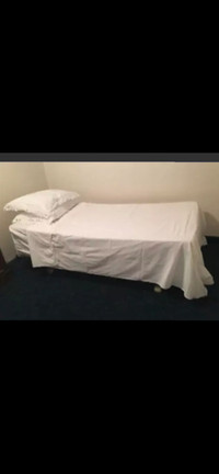 Martha Stewart Bedspread & 5 Piece bedding set for a twin bed