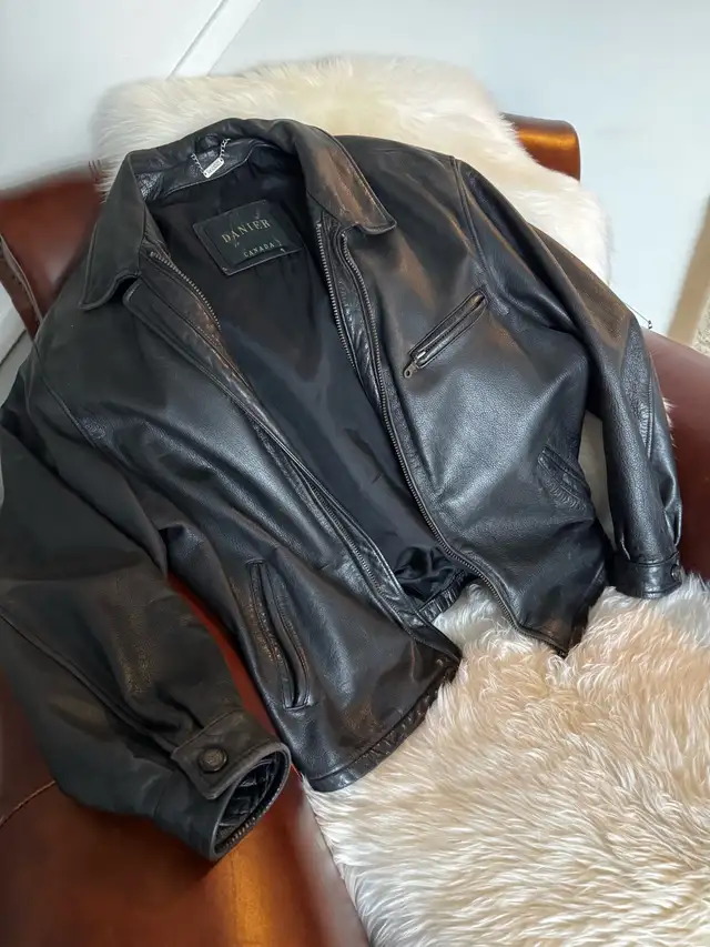 Danier Leather Jacket in Men's in Mississauga / Peel Region - Image 2