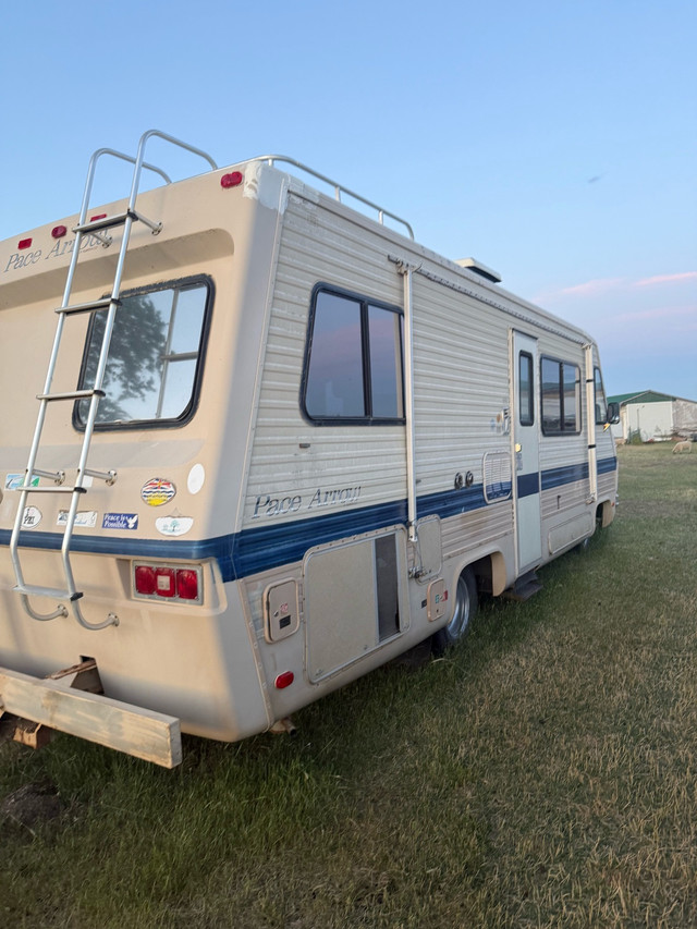 PaceArrow Motor Home RUNS AMAZING in RVs & Motorhomes in Calgary - Image 3