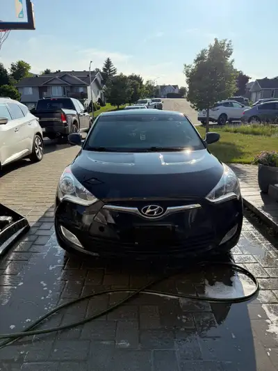 I’m selling my 2015 Hyundai veloster base as is, the body and transmission have 140,593 km’son it an...