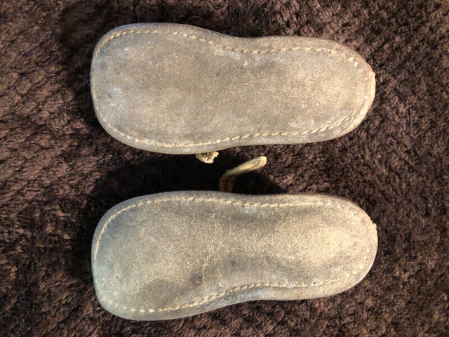 Antique leather baby shoes, circa mid-1930s in Arts & Collectibles in Ottawa - Image 3