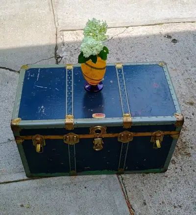 COFFEE TABLE Vintage Birkdale STEAMER TRUNK ** DELIVERY INCLUDED, View more