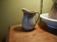 Circa 1870 Pichet/ broc de toilette uni St-Johns P.Q