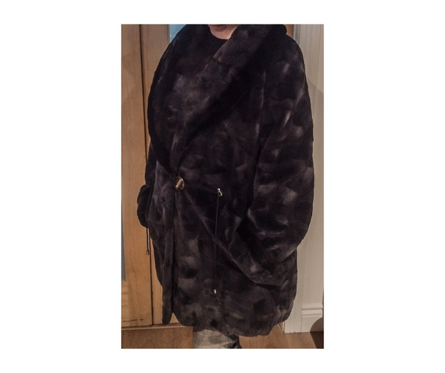 Manteau pour femme  Fourrure de vison dans Femmes - Autre  à Longueuil/Rive Sud - Image 3