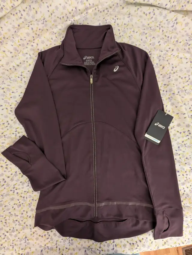 NEW - Asics running jacket in Women's - Tops & Outerwear in City of Toronto - Image 3