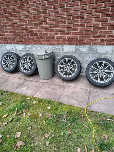 Fast rims with Yokohama Iceguard winter tires in good condition. They where my winters on a Genesis...