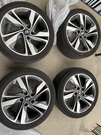 Hyundai Elantra  tires with rims. Alloy wheels 