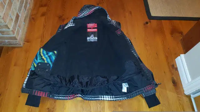 O'Neill Escape Series Ski / Snowboard jacket, Size Medium in Men's in Kitchener / Waterloo - Image 3