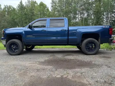 2015 Silverado Z71 LT True North edition 4X4 full Crew Cab 6.5 foot bed 5.3 litre $27K OBO Safety an...