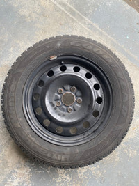 4 Winter Tires with RIMS (GOODYEAR 215 / 60 R16)