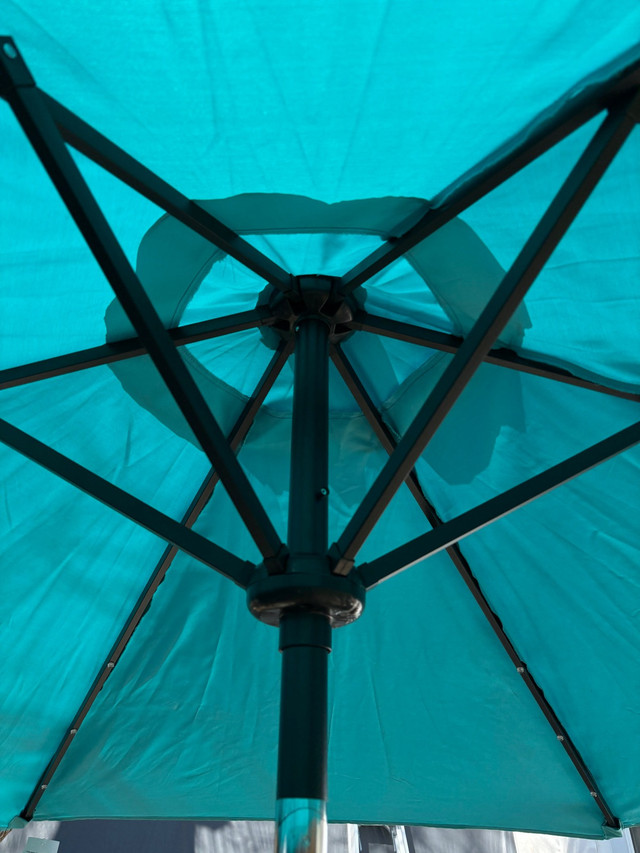 My patio 2.7 M Solar LED Lighted Patio Umbrella, Outdoor Umbrell dans Mobilier pour terrasse et jardin  à Cambridge - Image 2