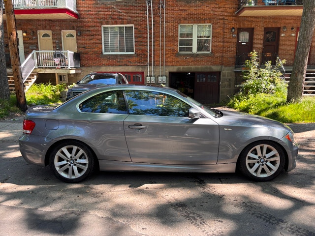 BMW - 2011 - 135i - manual — photo 3