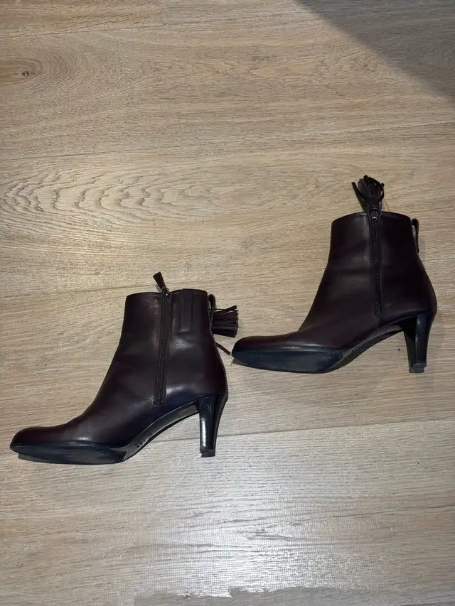 Mansfield women leather boots size 41 / 9.5 US in Women's - Shoes in City of Toronto - Image 2