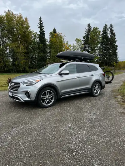 Hyundai Santa Fe Limited: push button AWD, 7 seat ADVENTURE MOBILE! This immaculately maintained veh...