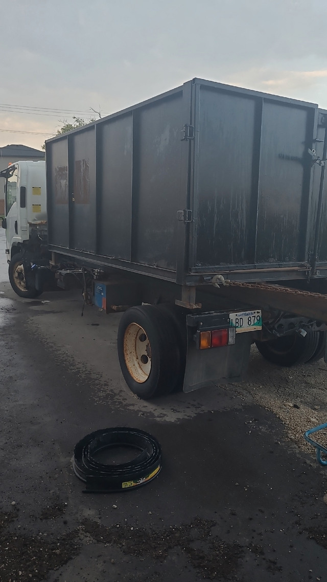 2011 isuzu NRR roll off, bins, dumpster truck, flatbed deck Heavy
