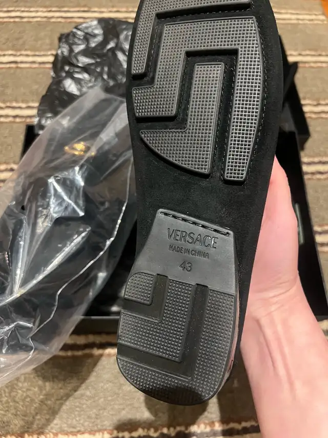 Versace Men Suede Black Shoes in Men's in City of Toronto - Image 5