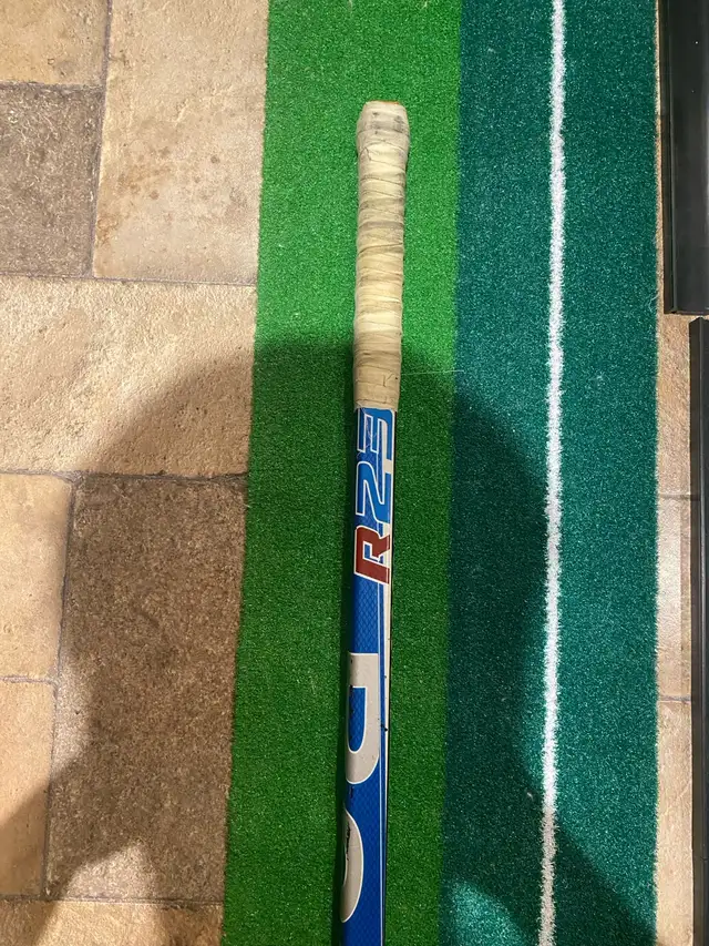 Reebok R23 SR Flex  Crosby P29 Left Handed Hockey Stick 64” in Hockey in Hamilton - Image 3