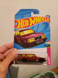 Hot wheels Volvo 240 Drift Wagon red