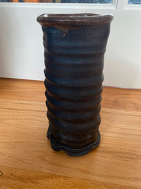 Pottery vase. like new