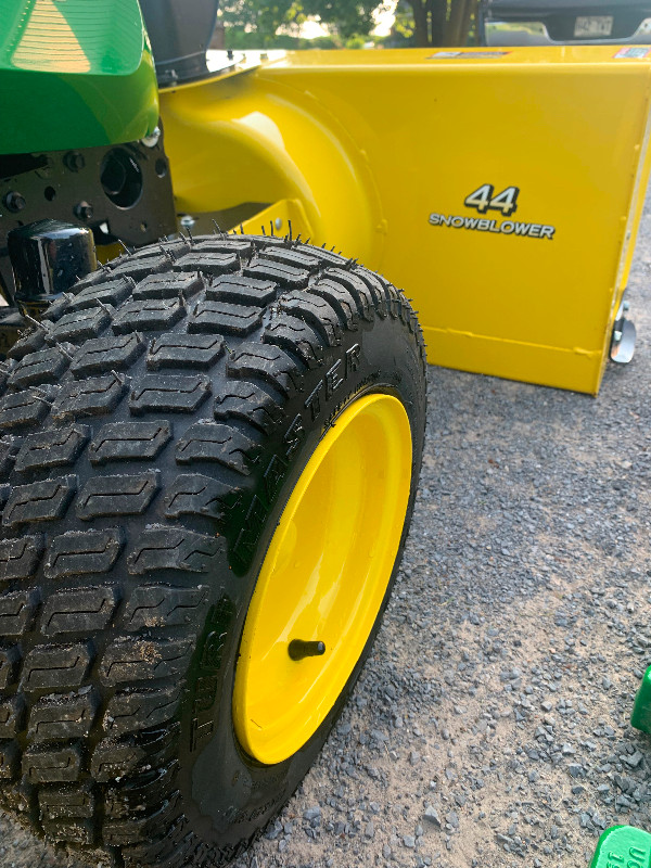 Tracteur gazon John Deere X380 avec souffleuse 44 pouce Tondeuses et souffleuses Lanaudière