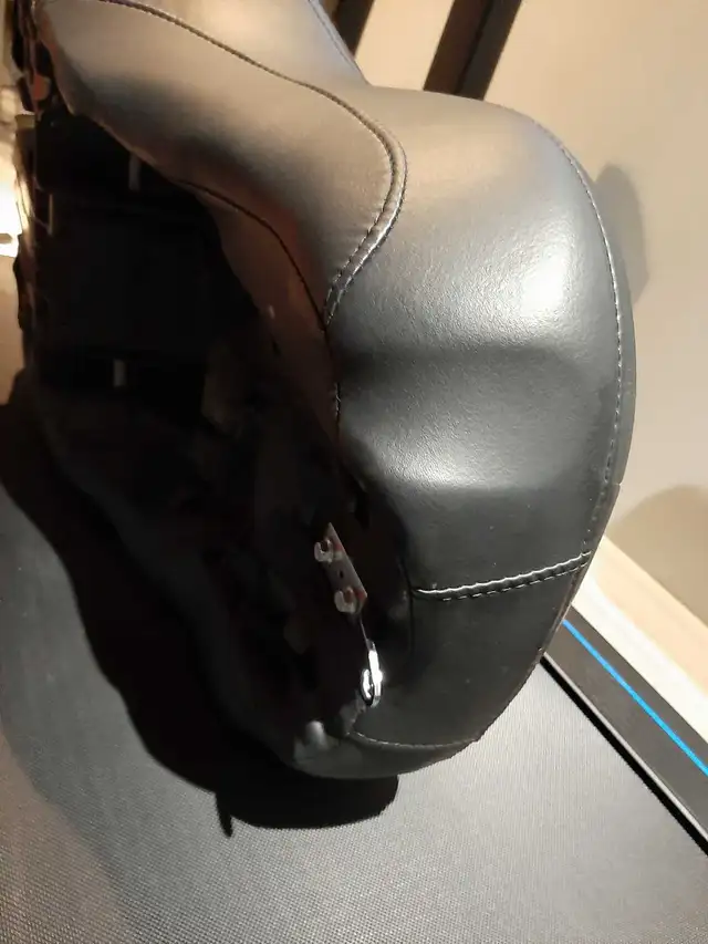 Harley Davidson Seat in Motorcycle Parts & Accessories in Ottawa - Image 7