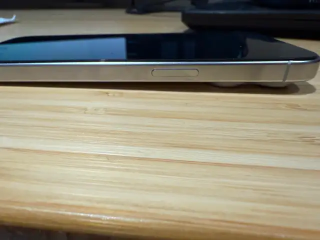 Gently Used iPhone 15 Pro Max with Accessories. SAVE money! in Cell Phones in City of Toronto - Image 2