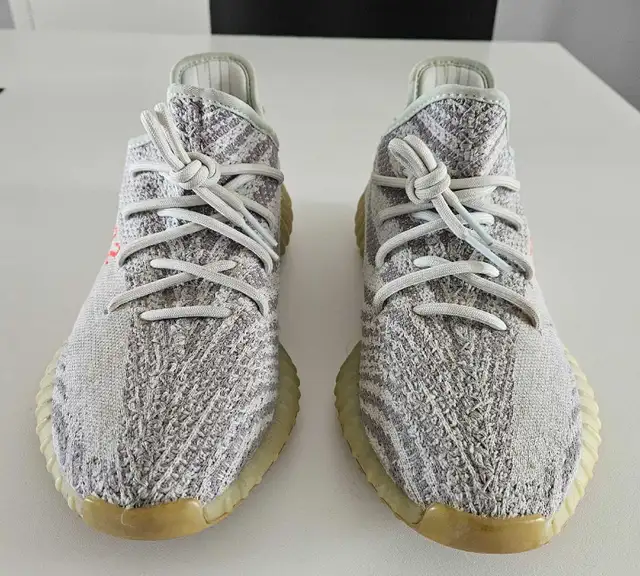 Chaussures Yeezy Blue Tint! Excellente condition! in Men's Shoes in Granby - Image 3