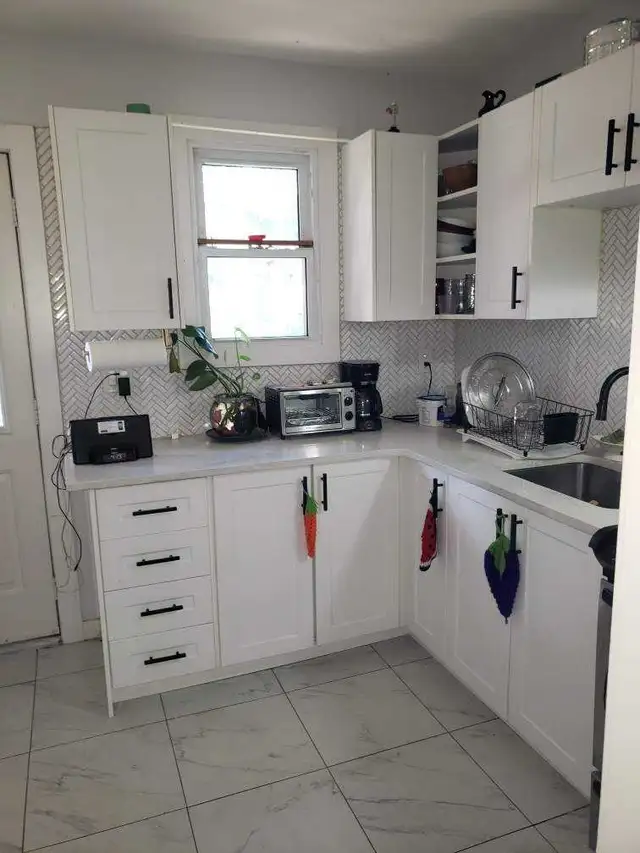 Bedroom for rent near University of Windsor in Room Rentals & Roommates in Windsor Region - Image 2