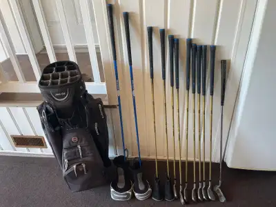 Sac de golf pour droitier incluant 11 bâtons avec tige en graphite, un putter et 4 couvre-têtes. En...