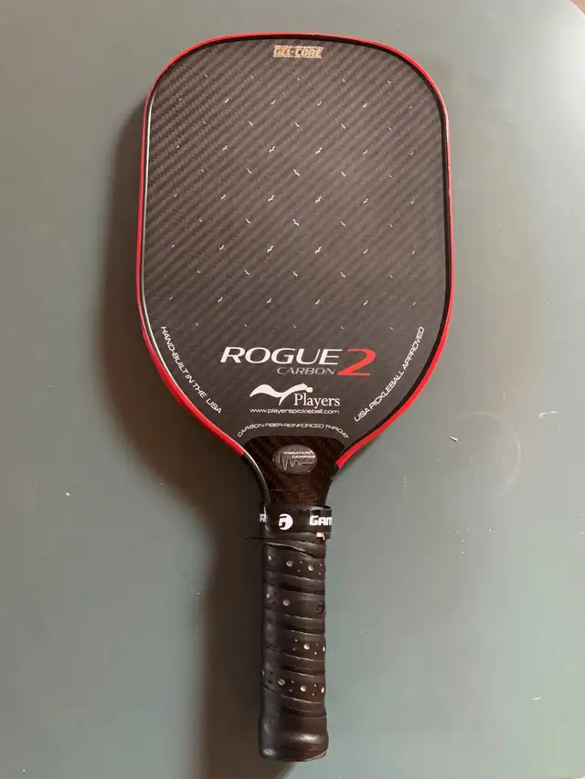Players Rogue2 Carbon pickleball paddle in Tennis & Racquet in Belleville - Image 2