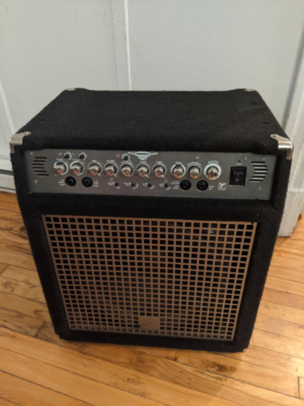 Ampli basse Yorkville XS400 bass combo dans Amplificateurs et pédales  à Ville de Montréal