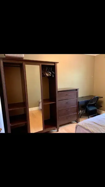Private furnished room. 1 min walking dist Lawrence west subway.