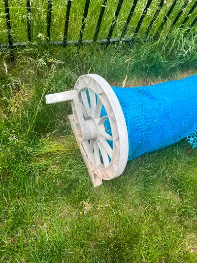 18x36 Ft used solar blanket roller in good condition. Blanket still on the roller but ends are fraye...