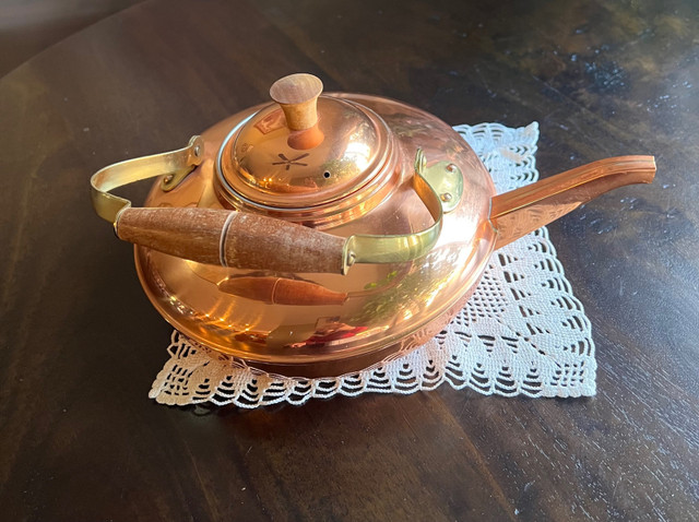 Vintage Copper Teapot/Kettle in Kitchen & Dining Wares in Calgary - Image 2