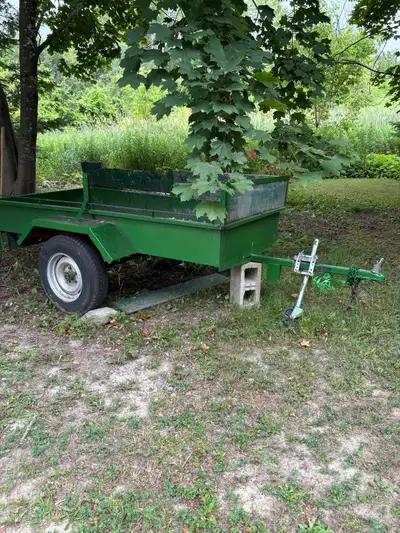 8x4 Utility trailer, needs a new axel and some work to be road ready.