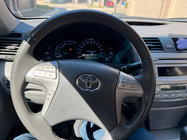 Toyota Camry Hybrid - 2011 in Cars & Trucks in Oakville / Halton Region - Image 4