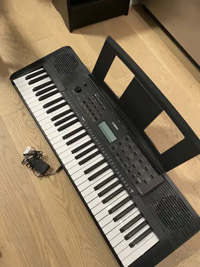 Yamaha PSR-E273, View more