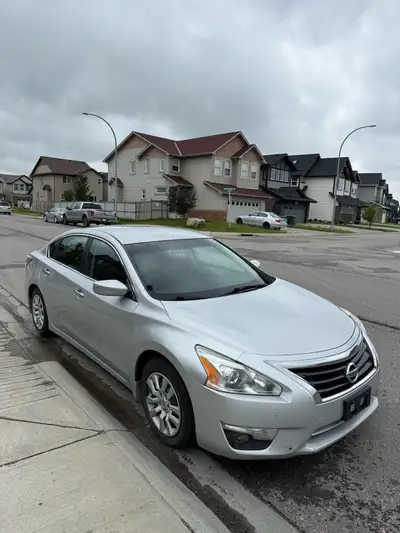 2015 Nissan Altima Active Status Runs and drives amazing no issues whatsoever. The car has recently...