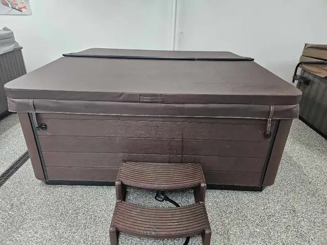 Master spa Hot Tub in Hot Tubs & Pools in Kitchener / Waterloo - Image 3
