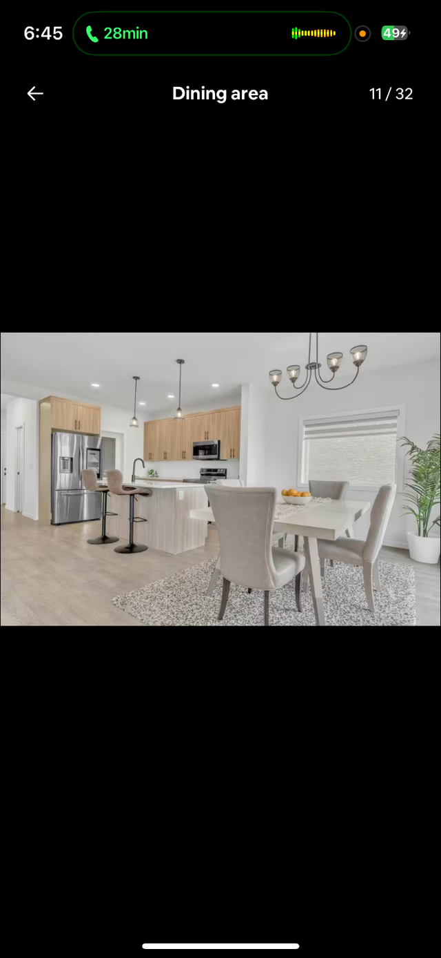 Spacious 4-Bedroom Family Home Overlooking the Lake in Manitoba in Canada - Image 6