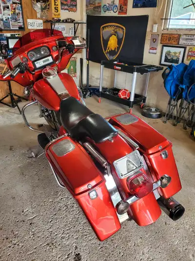 Custom paint, Custom seat, speaker lids, white wall tires ,spoked front wheel, s&s breather, 2 into...