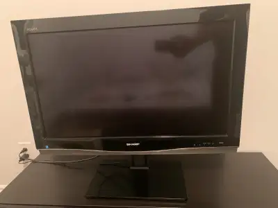TV 32” SHARP AQUOS, Model: LC-32D62U, in very good work condition. Comes with Universal TV Stand Tab...